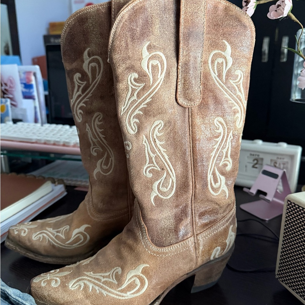 Corral Brown Embroidered Heeled Boots